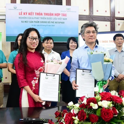 TRƯỜNG ĐẠI HỌC DƯỢC HÀ NỘI  VÀ CÔNG TY CPDP HÀ TÂY - HATAPHAR HEALTHCARE KÝ KẾT THỎA THUẬN HỢP TÁC NGHIÊN CỨU & PHÁT TRIỂN & RA MẮT SẢN PHẨM HỢP TÁC NGHIÊN CỨU SIROHO BỔ PHẾ HATAPHAR